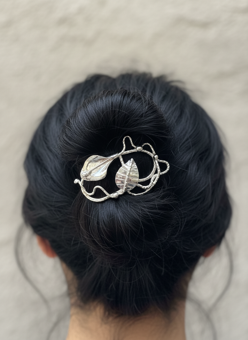 Small hair screw, silver plated