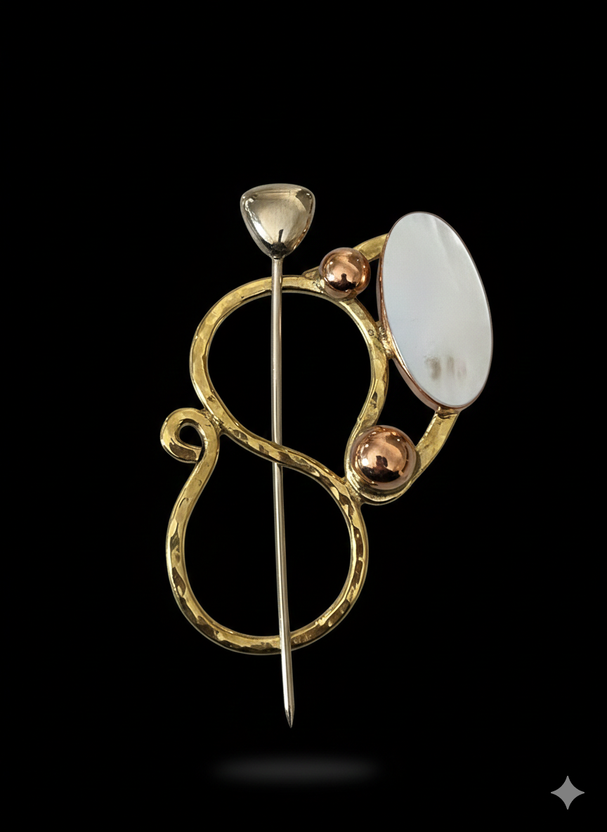 Scarf pin with shell