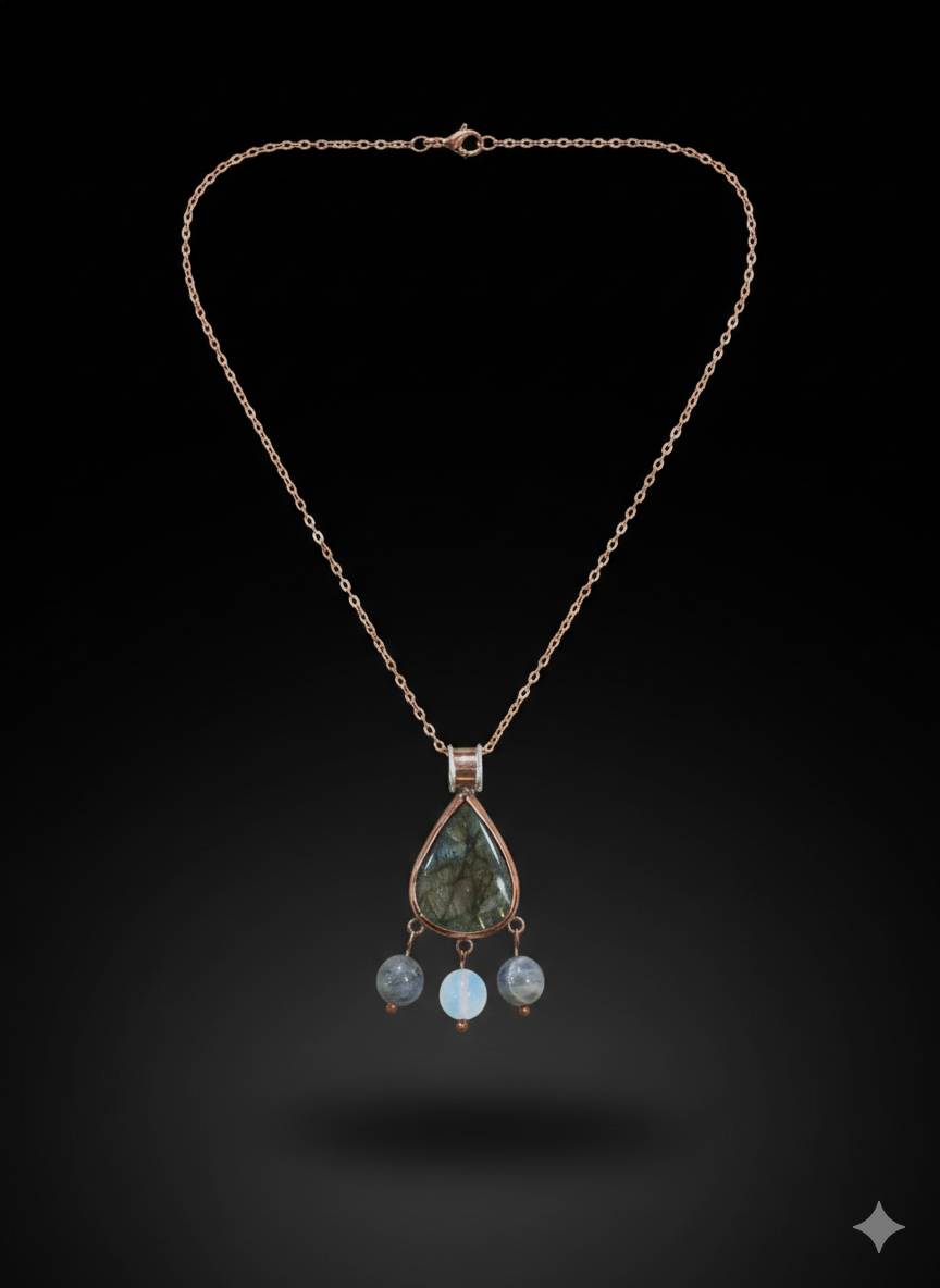 Copper pendant with labradorite and moon stones. – Claudia Carreón
